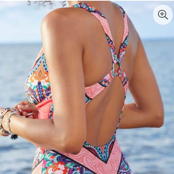 💖 Beautiful One Piece Swimsuit 💖 - Picture 3 of 7